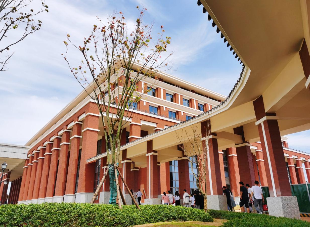 美珈职院迎来第一批参观学子