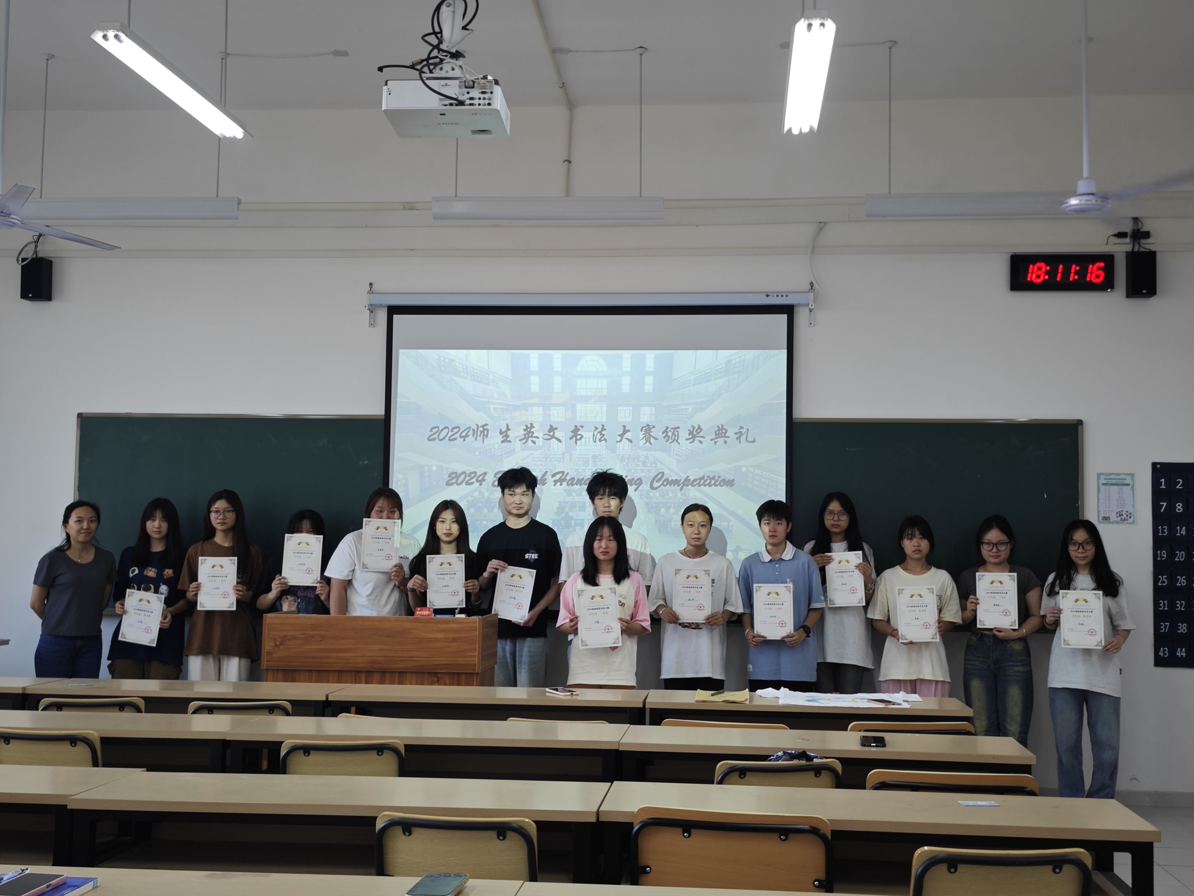 我校外国语学院举办师生英文书法大赛，英文书法也可以这么美！